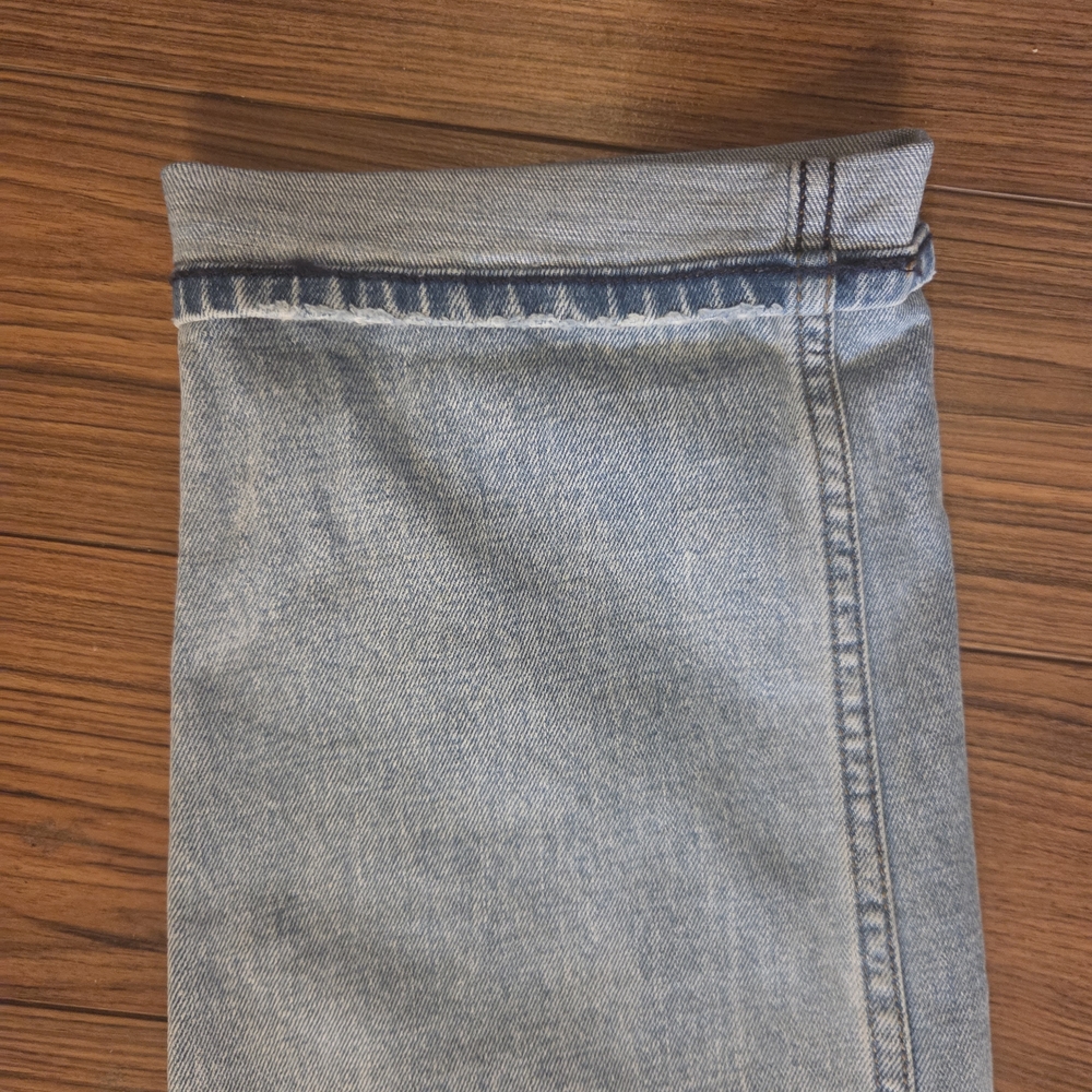 Abercrombie & Fitch Light Blue High-Rise Jeans - Picture 4 of 11